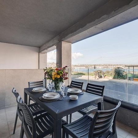 9Ten11 Seafront By Homely Mellieha Bagian luar foto