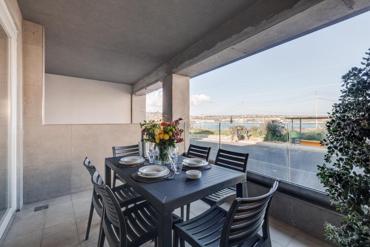 9Ten11 Seafront By Homely Mellieha Bagian luar foto