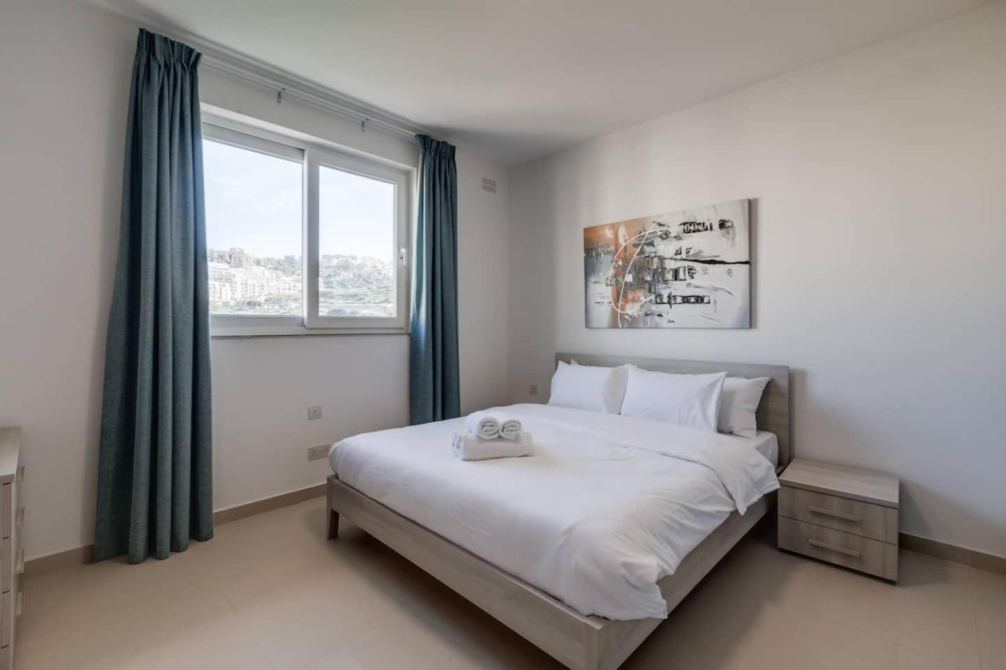 9Ten11 Seafront By Homely Mellieha Bagian luar foto