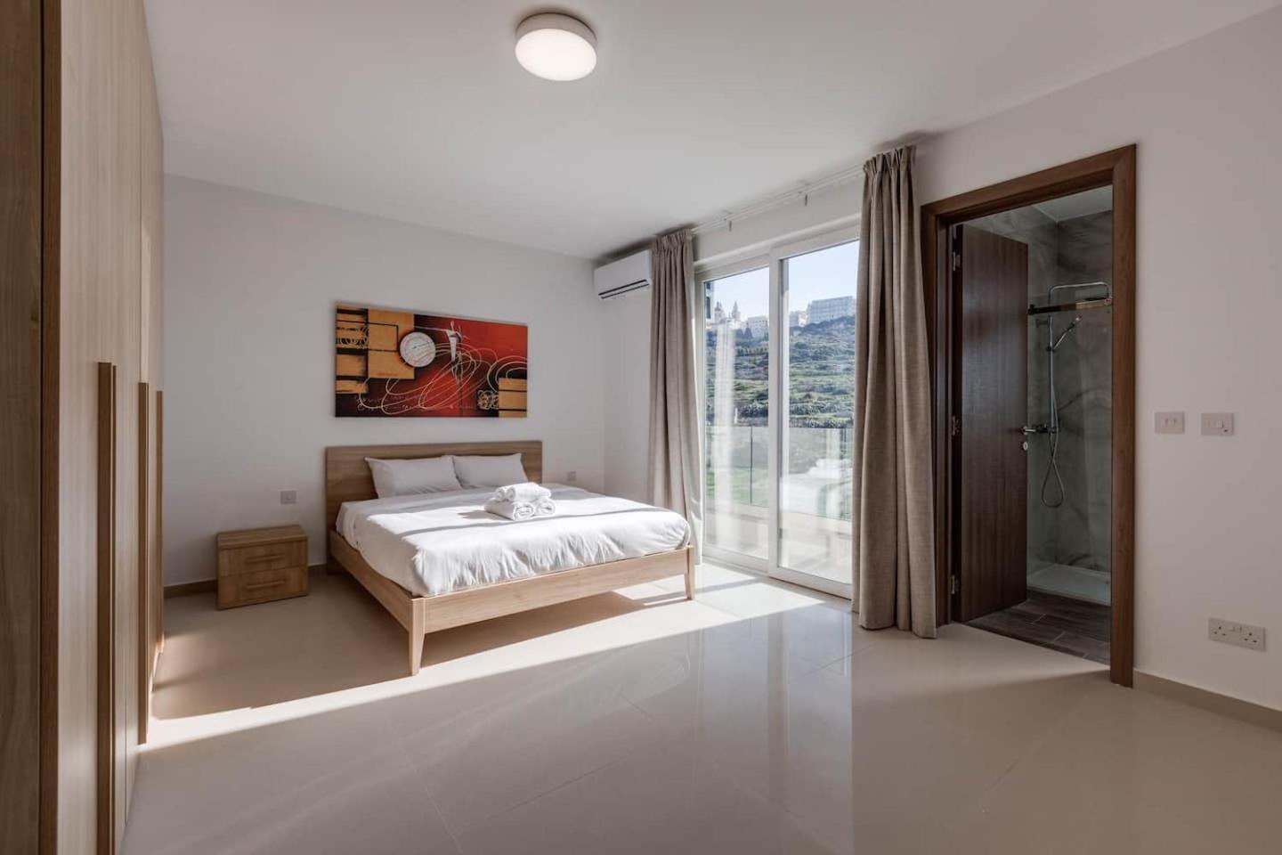 9Ten11 Seafront By Homely Mellieha Bagian luar foto