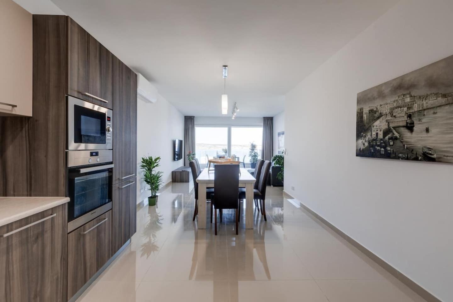 9Ten11 Seafront By Homely Mellieha Bagian luar foto