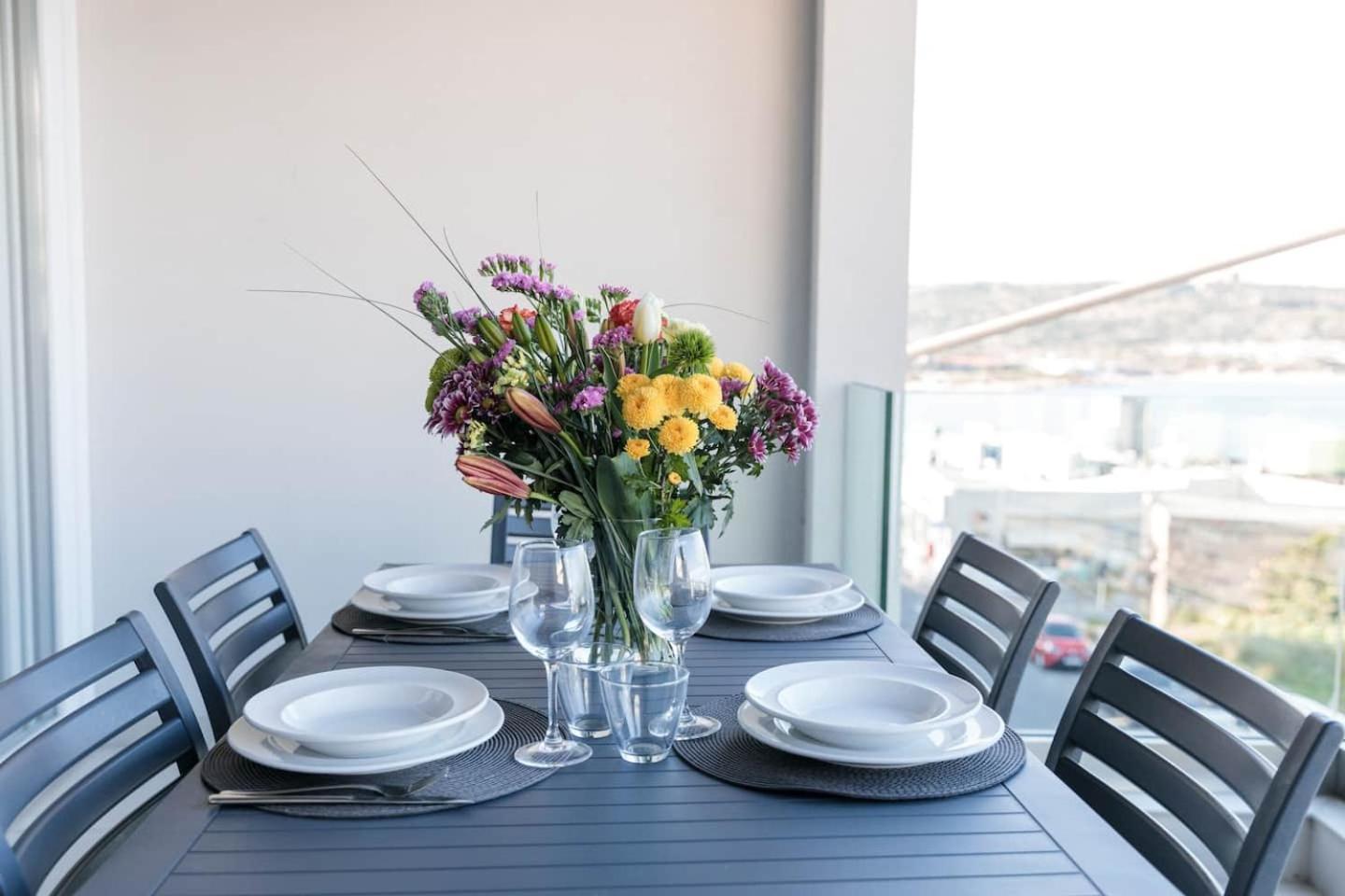 9Ten11 Seafront By Homely Mellieha Bagian luar foto