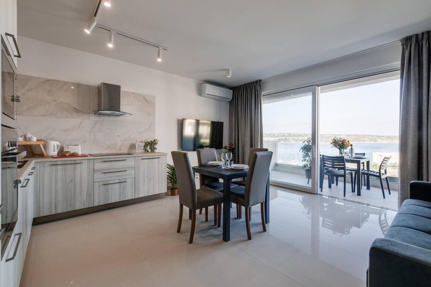 9Ten11 Seafront By Homely Mellieha Bagian luar foto