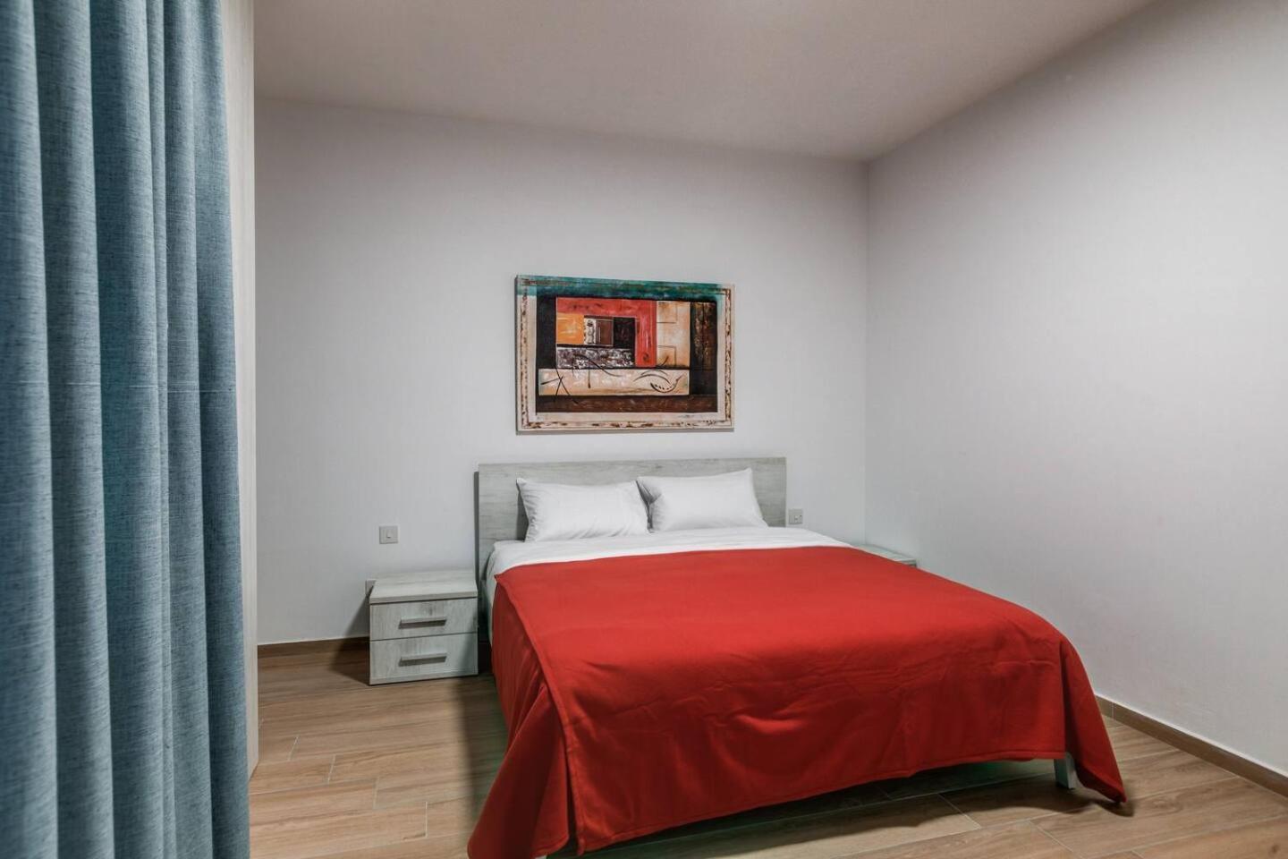 9Ten11 Seafront By Homely Mellieha Bagian luar foto