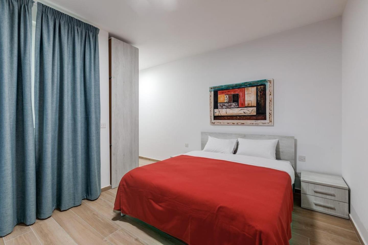 9Ten11 Seafront By Homely Mellieha Bagian luar foto