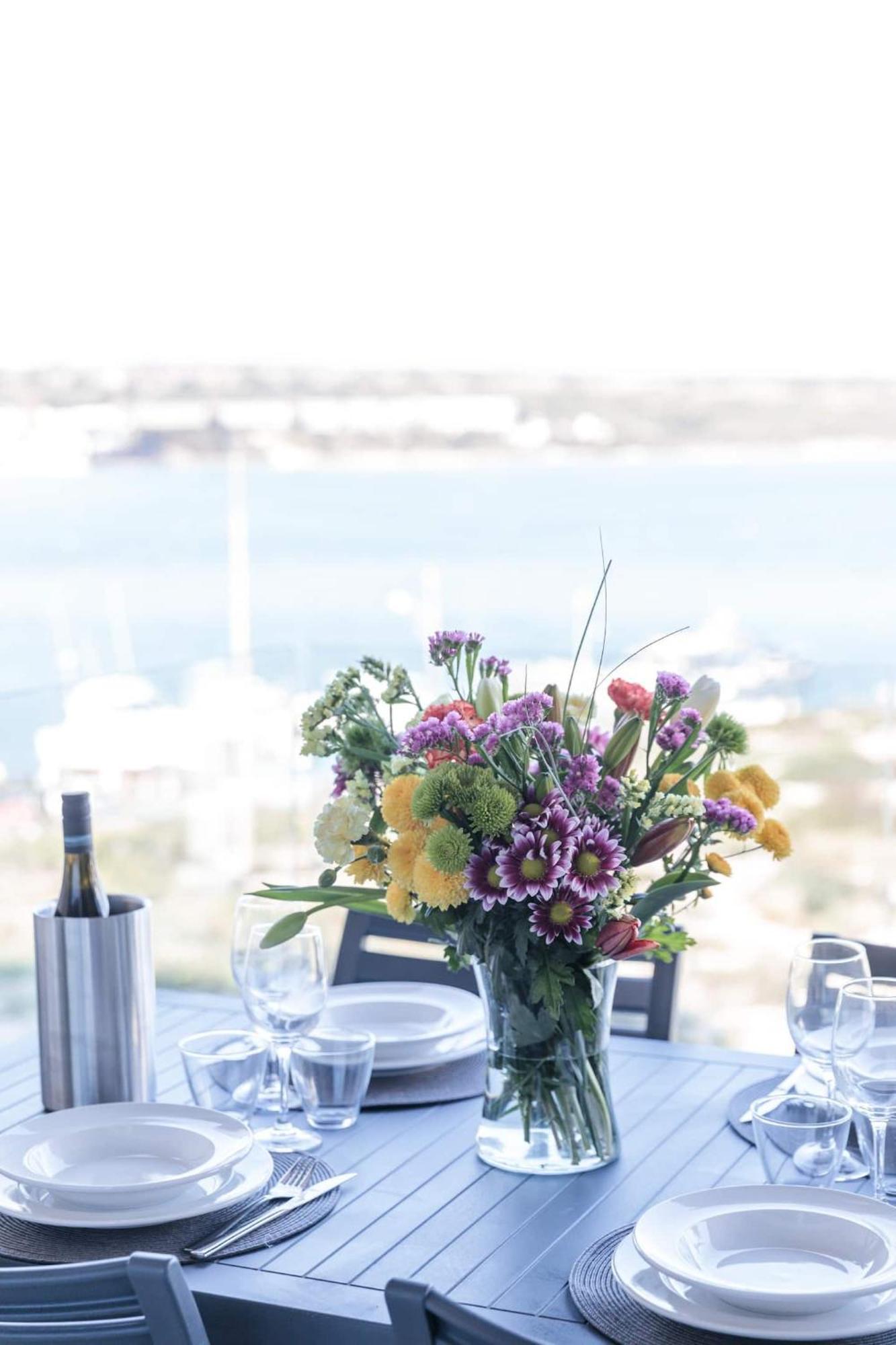 9Ten11 Seafront By Homely Mellieha Bagian luar foto