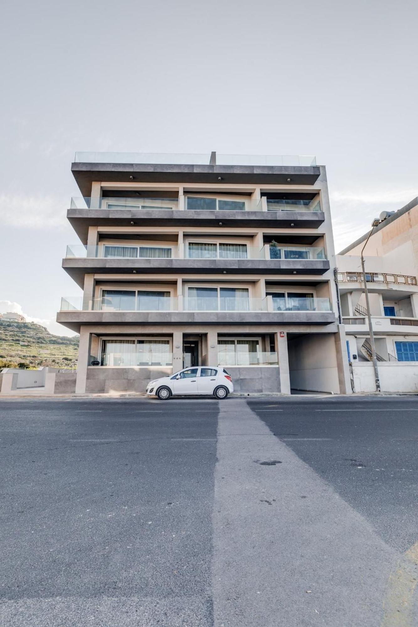 9Ten11 Seafront By Homely Mellieha Bagian luar foto