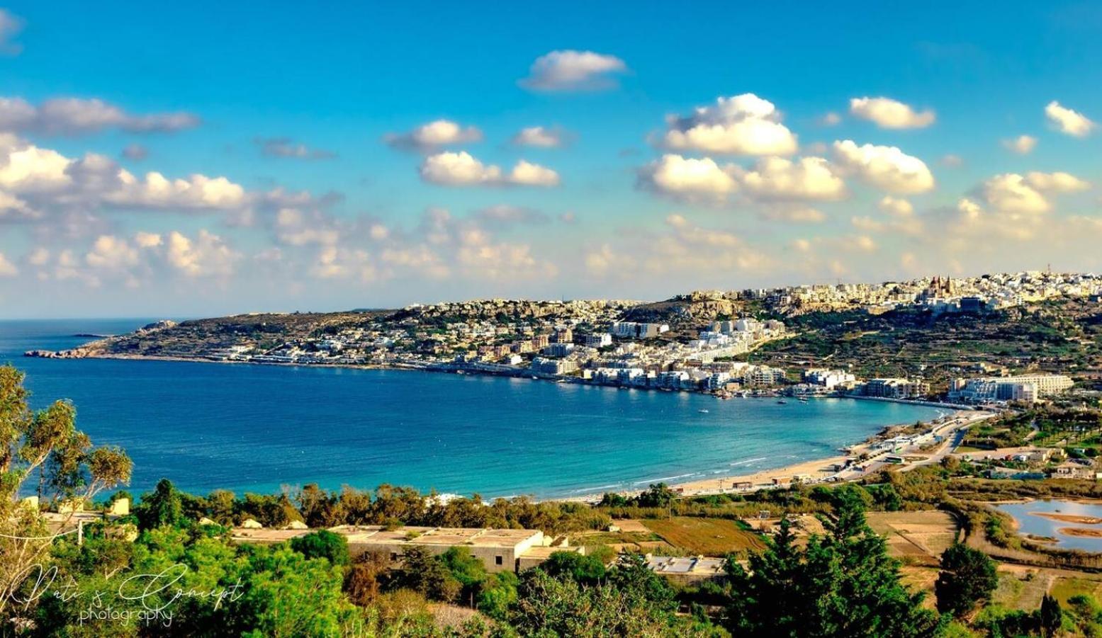9Ten11 Seafront By Homely Mellieha Bagian luar foto